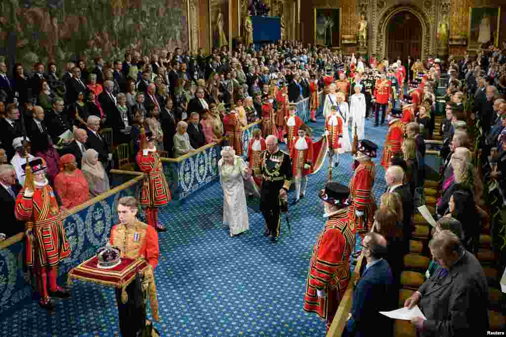 Britain&#39;s Queen Elizabeth and Charles, the Prince of Wales proceed through the Royal Gallery before the Queen&#39;s Speech during the State Opening of Parliament at the Palace of Westminster in London.