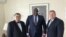 Jean-Pierre Bemba na bokutani na ntoma ya Amerika mpo na Grands Lacs, Peter Pham elongo na ntoma ya Amerika na RDC, Mike Hammer, na Kinshasa, 12 novembre 2019. (Twitter/Ambassade ya Etats-Unis na Kinshasa)