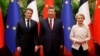 Президент Франції Еммануель Макрон, лідер Китаю Сі Цзіньпін, президентка Європейської комісії Урсула фон де Ляєн під час зустрічі в Пекіні, 6 квітня 2023. Ludovic Marin/Reuters