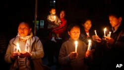 Exile Tibetans participate in a candle light vigil in solidarity with fellow Tibetans who have self immolated, in Katmandu, Nepal, February 13, 2013.