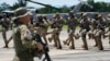 La policía fronteriza panameña asiste a una ceremonia de lanzamiento de la operación Escudo en Nicanor, provincia de Darién, Panamá, el viernes 2 de junio de 2023. 