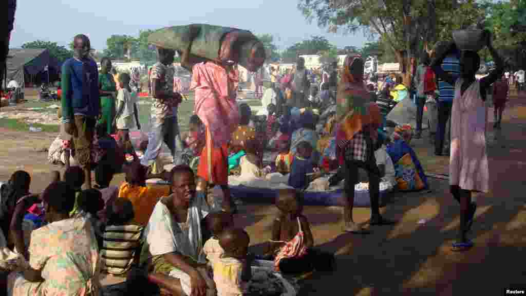 Des déplacées dans l&#39;enceinte du bâtiment des Soldats des Nations Unies, à Juba, 11 juillet 2016.