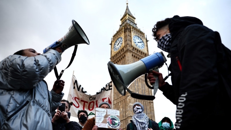 Pro-Palestinian Protesters Block Bridge Outside UK Parliament