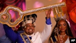 FILE-Carnival King Momo, Caio Cesar Dutra, holds the keys of the city he received from Mayor Eduardo Paes at a ceremony that officially kicks off Carnival in Rio de Janeiro, Brazil, February 9, 2024.