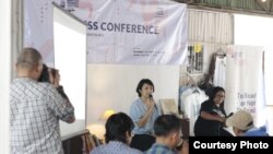 Koordinator BRF Galuh Pangestri (tengah) berbicara dalam konferensi pers BRF di Bandung, Selasa, 27 Agustus 2019. BRF memiliki 20 mata acara yang digelar selama lima hari. (Courtesy: Bandung Readers Festival)