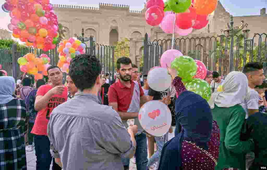 Couples are buying each other balloons, as well as parents for their siblings, in Old Cairo. (H. Elrasam/VOA)