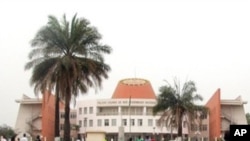 Panorama da cidade de Bissau com o edifício do Parlamento ao fundo