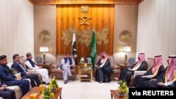Saudi Arabia's Crown Prince Mohammed bin Salman meets with Pakistani Prime Minister Imran Khan in Riyadh, Saudi Arabia, Oct. 15, 2019. 