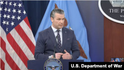 피트 헤그세스 미 전쟁부 장관이 기자회견을 하고 있다.