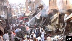 پیښور کې په دې ورستیو میاشتو کې یو شمیر بمي بریدونه شوې دي. د رپورټونو تر مخه، په دغه پیښوکې اکثر بې گناه عادي خلک ژوند د لاسه ورکوي. چارواکې وائې پاکستاني طالبان اکثر د دغه بریدونو پړه په غاړه اخلي.