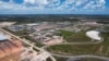 Pemandangan dari udara lokasi pembangunan pabrik mobil listrik milik BYD di Camacari, Brazil, 17 November 2024. (Foto: Adriano Machado/Reuters)