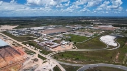 Pemandangan dari udara lokasi pembangunan pabrik mobil listrik milik BYD di Camacari, Brazil, 17 November 2024. (Foto: Adriano Machado/Reuters)