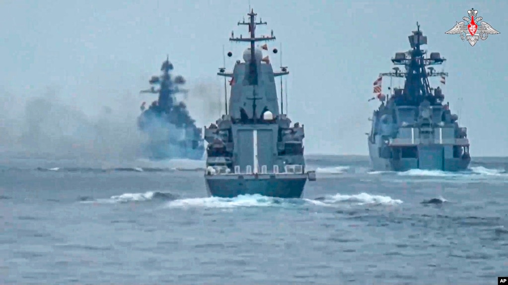 资料照：俄罗斯国防部2023年7月21日发布照片显示俄罗斯黑海舰队在举行军演。(photo:VOA)