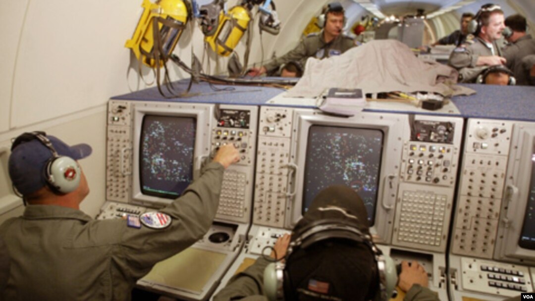 Para teknisi bekerja mengamati sistem radar NATO pada pangkalan NATO di Geilenkirchen, Jerman (foto: dok.). Turki bersedia menjadi tempat bagi sistem radar pertahanan anti-misil NATO.