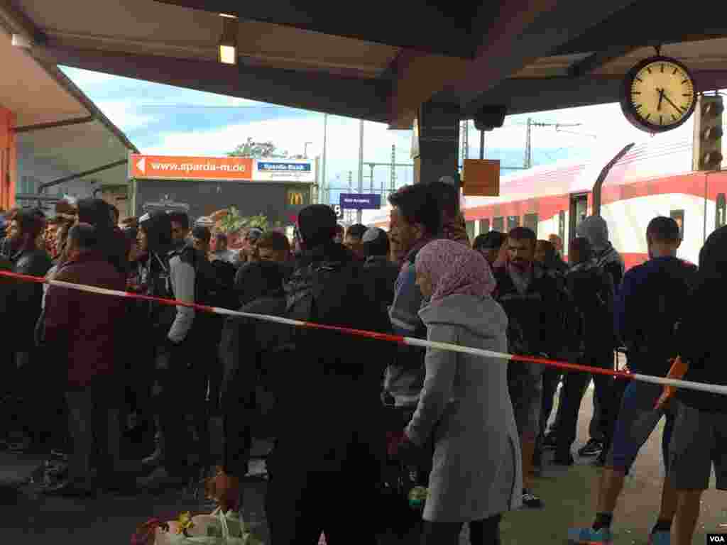 Migrants wait in a holding area at the Freilassing train station after being pulled from a train bound for Munich from Budapest and Vienna, Sept. 14, 2015. (Luis Ramirez/VOA)