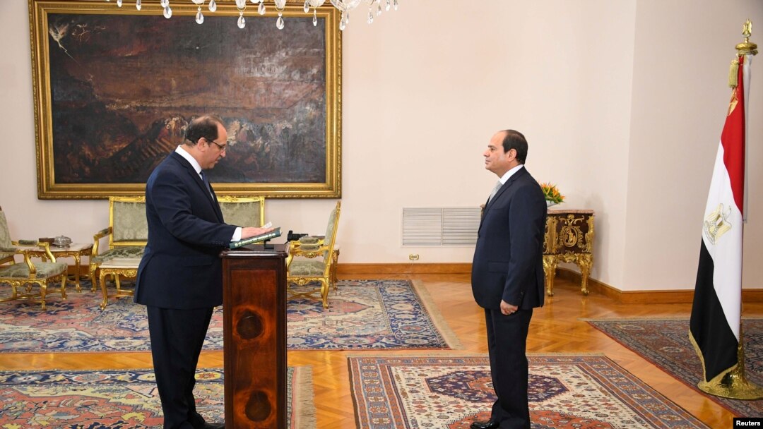 Egyptian President Abdel Fattah al-Sisi (R) listens to the swearing in of Major General Abbas Kamel, newly appointed chief of the country's General Intelligence Service at the Ittihadiya presidential palace in Cairo, Egypt, June 28, 2018.