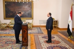 Egyptian President Abdel Fattah al-Sisi (R) listens to the swearing in of Major General Abbas Kamel, newly appointed chief of the country's General Intelligence Service at the Ittihadiya presidential palace in Cairo, Egypt, June 28, 2018.