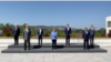 Kanselir Jerman Angela Merkel bersanding bersama dengan enam perdana menteri dari negara-negara di wilayah Balkan Barat pada pertemuan di Albania, 13 September 2021. (Foto: VOA)