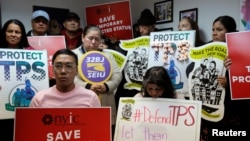 Archivo - Manifestantes protestan durante una conferencia de prensa en la Coalición de Inmigración en Nueva York el 8 de enero de 2018.