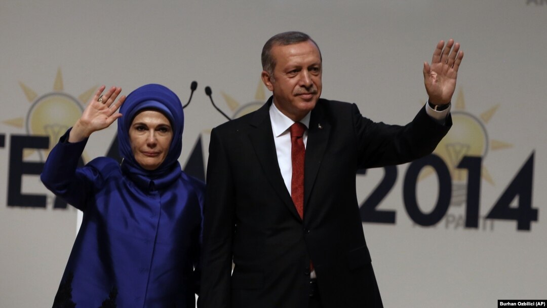 Turkiya bosh vaziri Rajab Toyib Erdog'an va rafiqasi Amina, Anqara, 1-iyul, 2014-yil