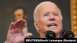 Joe Biden tokom obraćanja u Bijeloj kući (Foto: REUTERS/Kevin Lamarque)