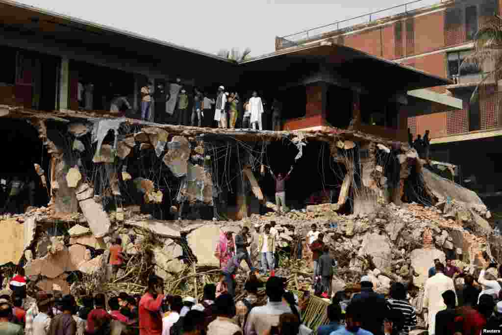 Protesters and observers stitchery  to spot    the demolished Dhanmondi-32 residence of Bangabandhu Sheikh Mujibur Rahman, begetter  of the ousted PM Sheikh Hasina, successful  Dhaka, Bangladesh.