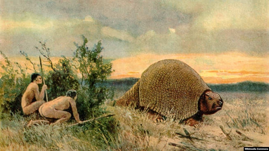 Manusia Lithic atau Paleo-Indians dikenal sebagai manusia pertama yang menghuni benua Amerika, yang datang melalui migrasi melintasi Siberia dan Alaska sekitar 15 ribu tahun lalu.