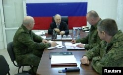 Rais wa Russia atembelea mkoa wa Kherson na kufanya mazungumzo na viongozi wa eneo hilo, Aprili 18, 2023. Kremlin.ru/Handout via REUTERS ATTENTION EDITORS -