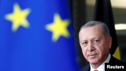 Presiden Turki Tayyip Erdogan tiba untuk pertemuan dengan Presiden Dewan Uni Eropa Charles Michel di Brussels, Belgia 9 Maret 2020. (Foto: REUTERS/Francois Lenoir)