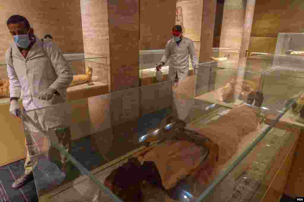 Before the pandemic shut down much of the world’s tourism industry, Egypt’s mummies were displayed at the Egyptian Museum with other ancient treasures, March 23, 2020. (Hamada Elrasam/VOA)