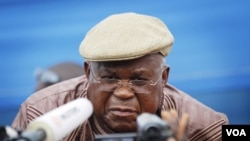 Pemimpin oposisi Kongo, Etienne Tshisekedi berbicara kepada media di Kinshasa (foto: dok).