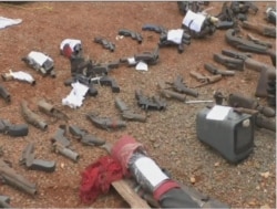 Weapons used by separatist fighters suspected to have been made in Nigeria and brought into Cameroon, June 6, 2019. ( Moki Kindzeka/VOA)