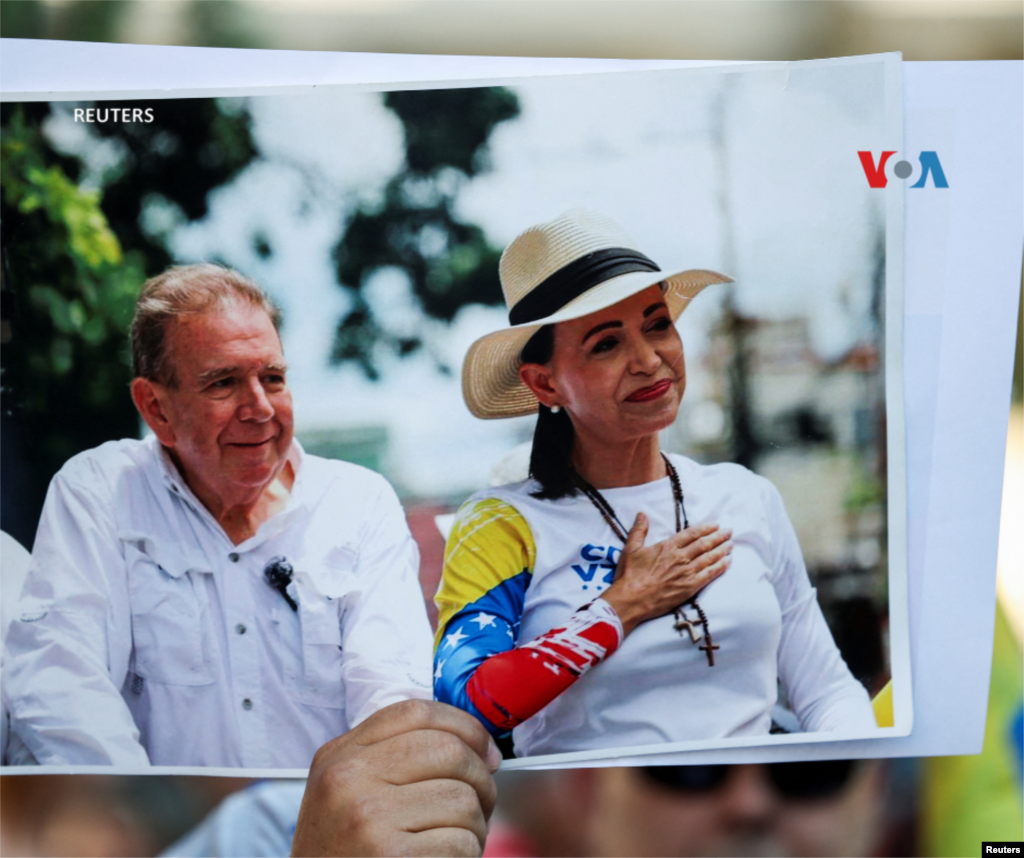 Venezolanos se reúnen en apoyo a Edmundo González, en Madrid.