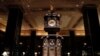 El reloj, construido para la Feria Mundial de Chicago de 1893, se ve en el vestíbulo principal del mundialmente famoso Hotel Waldorf Astoria en el centro de Manhattan en la ciudad de Nueva York, en una foto de archivo del 28 de febrero de 2017. 