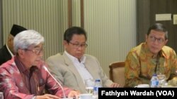 Menteri Agama Lukman Hakim Syaifuddin dan Wakil Menteri Luar Negeri AM Fachir di gedung MPR/DPR Senayan, Jakarta. (VOA/Fathiyah Wardah)