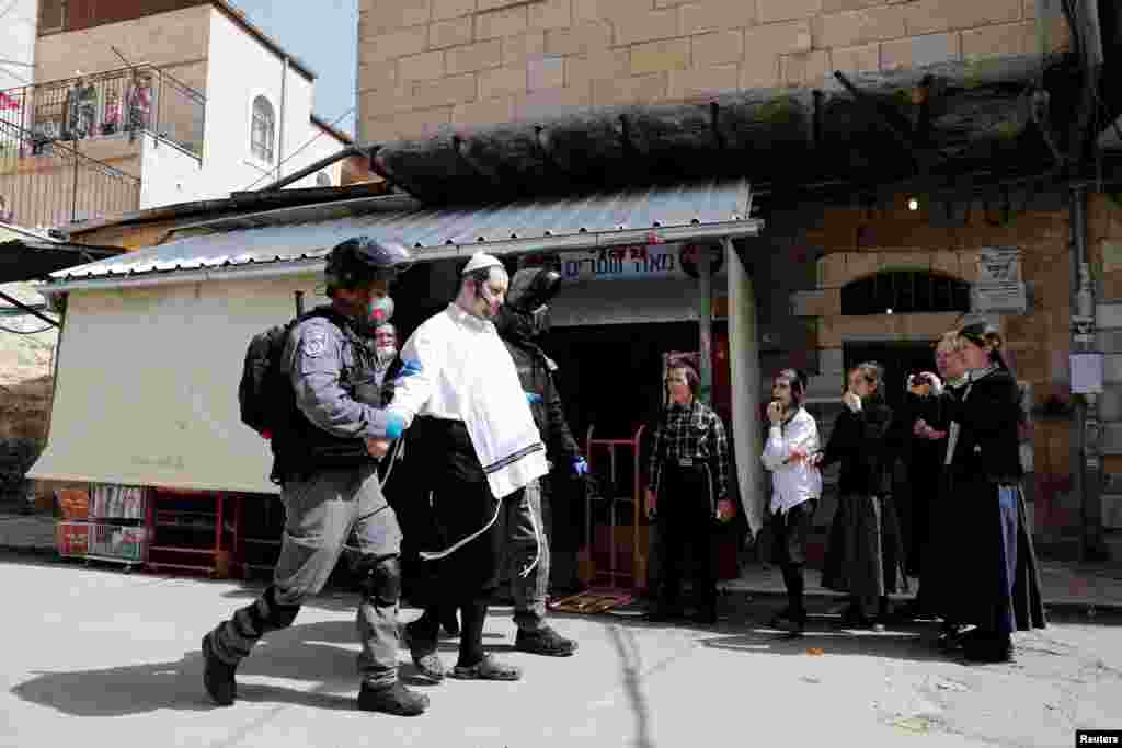 اسرائیل میں بھی کرونا کا پھیلاؤ روکنے کے لیے لاک ڈاؤن جاری ہے۔ پولیس یہاں بھی لاک ڈاؤن کی خلاف ورزی کرنے والوں کو حراست میں لے رہی ہے۔ &nbsp;