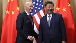 Presiden Amerika Joe Biden dan Presiden China Xi Jinping sebelum pertemuan bilateral di Lima, Peru, Sabtu, 15 November 2024. (Foto: Leah Mills/Reuters Pool via AP)