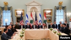 نشست یخیل لیتر و ندا حماده، سفیران اسرائیل و لبنان در ایالات متحده، با حضور دانیل هولر، از مقامات ارشد وزارت امور خارجه آمریکا، و میشل عیسی، سفیر ایالات متحده در لبنان (۱۳ خرداد ۱۴۰۵)