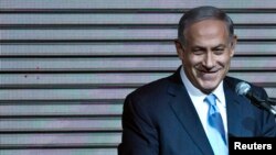 En una entrevista con la televisión estadounidense, Netanyahu dijo estar comprometido con un Estado palestino "pacífico".