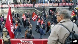 巴黎星期四继续出现示威游行