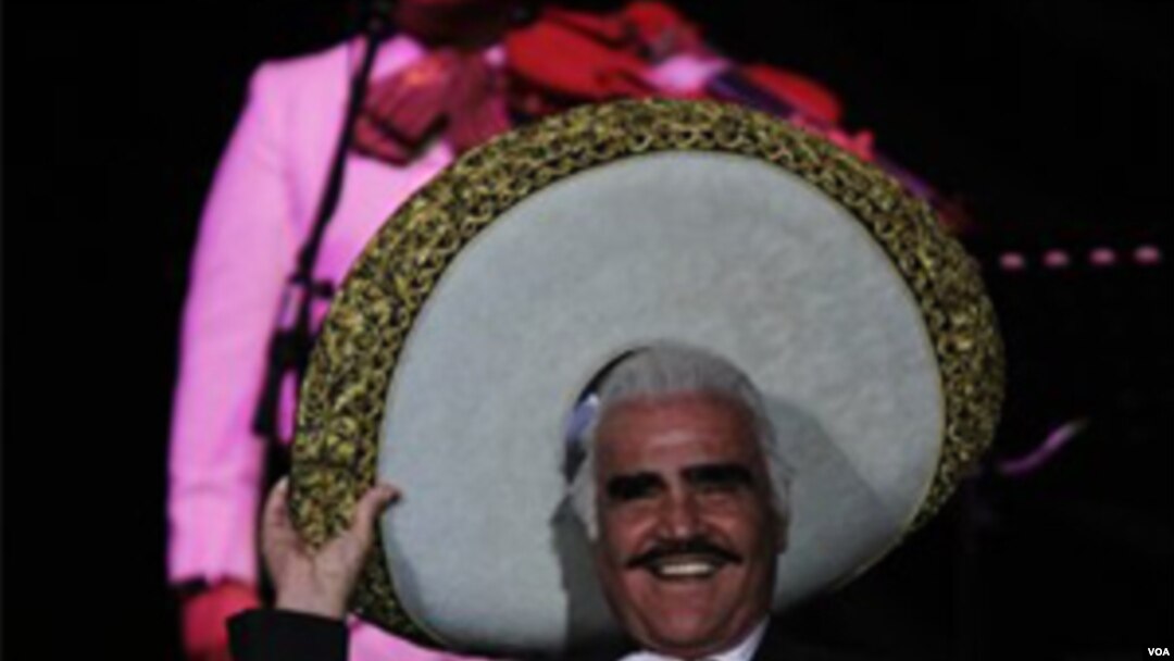 Vicente Fernández, ídolo de la cultura mexicana y regional, permanece hospitalizado en cuidados intensivos tras una caída reciente. [Archivo]