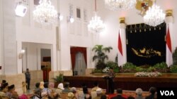 Presiden Jokowi berpidato dalam peringatan Maulid Nabi Muhammad SAW di Istana Negara. Ia mengajak umat Islam Indonesia untuk meneladani sifat-sifat Nabi Muhammad SAW (2/1).