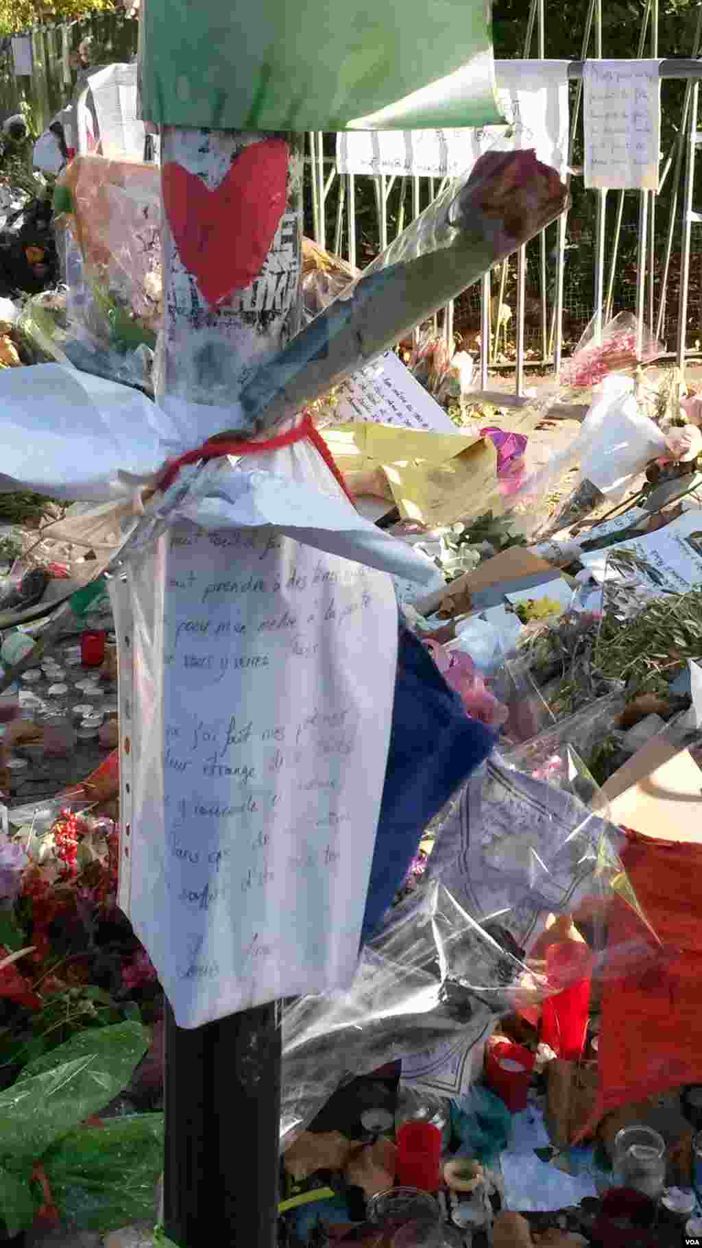 Poetry near the Bataclan music hall - one of hundreds of poems that are being placed at the spots where the attacks took place (E. Bryant/VOA)