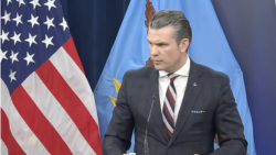 피트 헤그세스 전쟁부 장관이 기자회견을 하고 있다.