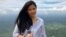 កញ្ញា កាន់ វិច្ឆិកា ជាអ្នករាយការណ៍​ព័ត៌មាន​ឲ្យ​វីអូអេ​នៅ​កម្ពុជា។ (រូបថតផ្តល់ឲ្យ)