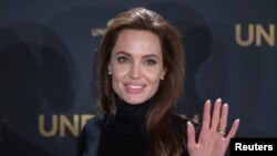 Angelina Jolie mempromosikan film yang ia sutradarai 'Unbroken' di Berlin, Jerman (27/11).