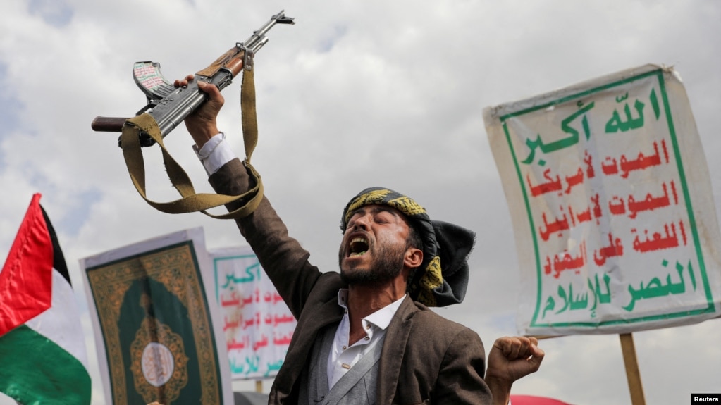 Protesters, largely Houthi supporters, rally to show solidarity with Palestinians in the Gaza Strip, in Sanaa, Yemen, May 24, 2024. Houthi leaders postponed the announced release of 100 Yemeni military prisoners on May 25.