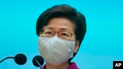 Pemimpin Hong Kong Carrie Lam dalam konferensi pers di Hong Kong, 7 Maret 2021. 