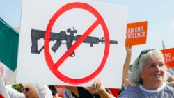 امریکہ میں طویل عرصے سے اسلحہ رکھنے پر پابندی کا معاملہ زیر بحث ہے — فائل فوٹو