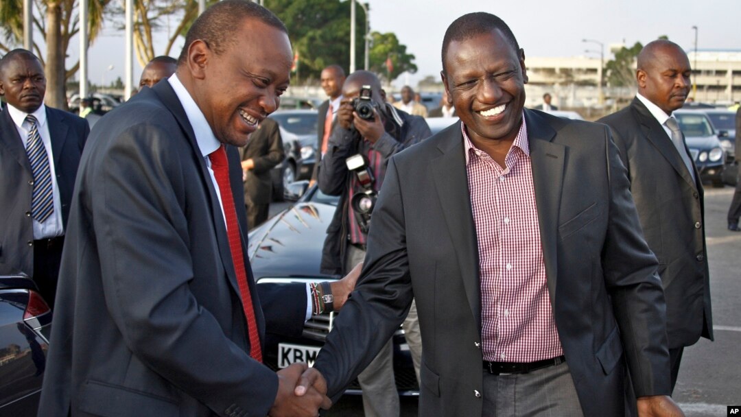Presiden Kenya Uhuru Kenyatta (kiri) dan Wakil Presiden William Ruto di Nairobi, Kenya (12/10). 
